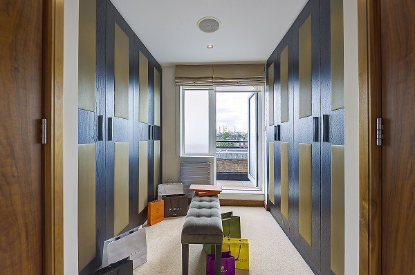 B3 - Peerman - 15TC - Dressing Room B
